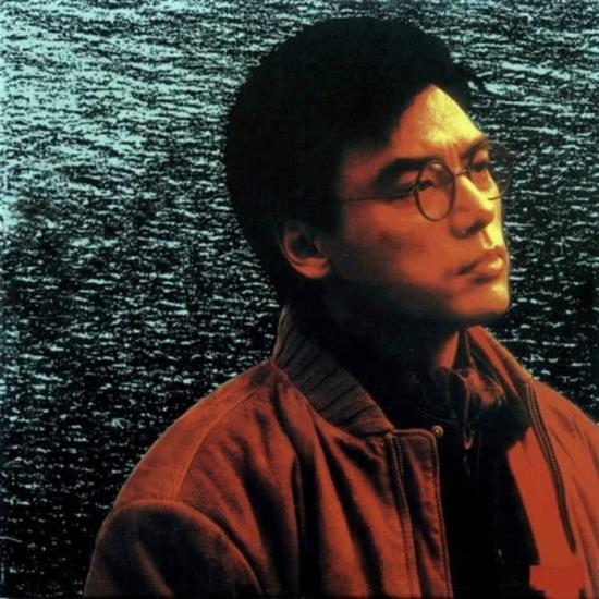 《让一切随风》收录于钟镇涛1987年发表的专辑《听涛》中。